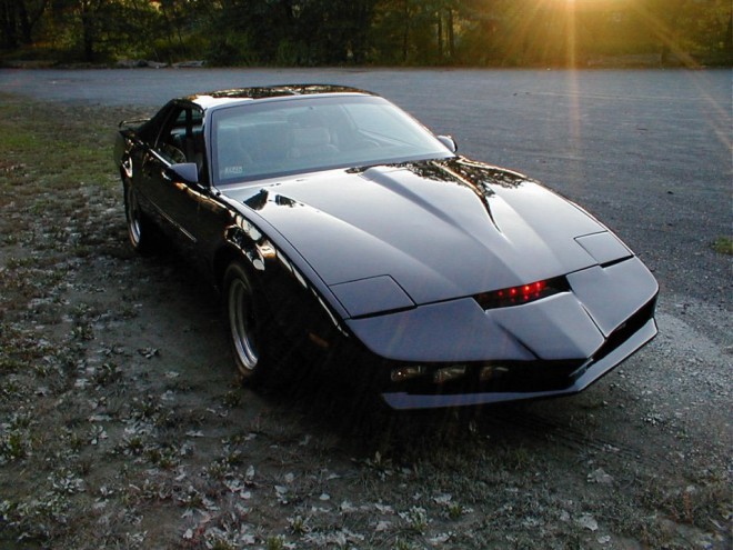 KITT+je+v+seriji+Knight+Rider+povsem+zasen%C4%8Dil+Davida+Hasselhoffa