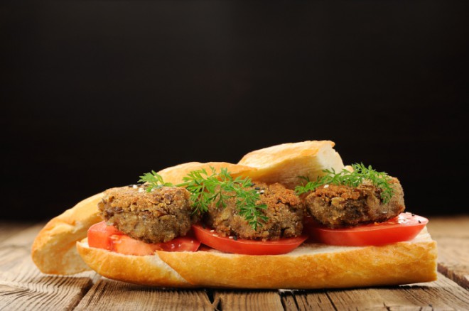 Burgerji+iz+le%C4%8De+so+super+nadev+za+sendvi%C4%8D+%28foto%3AThinkstock%29