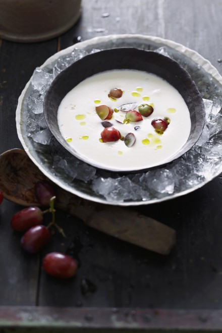 Tradicionalno+se+ajoblancu+doda+grozdje%2C+postre%C5%BEe+pa+se+%C4%8Dim+bolj+hladen+%28foto%3AProfimedia%29