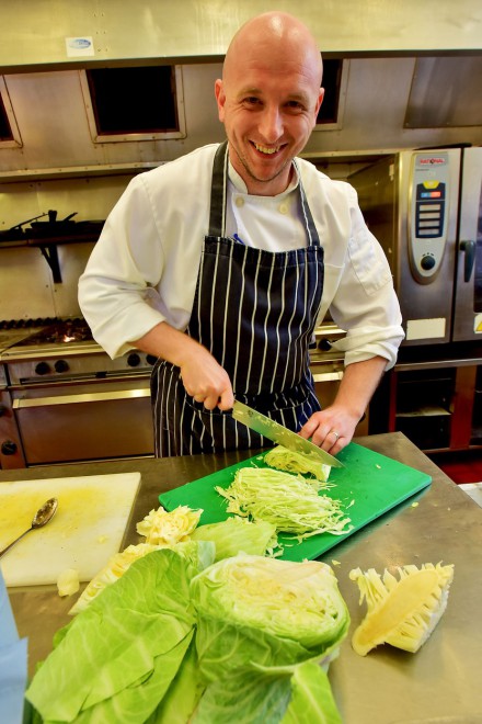 Tudi+rekordno+velika+zeljna+glava+je+na+koncu+dneva+le+sestavina+za+solato+%28foto%3AProfimedia%29