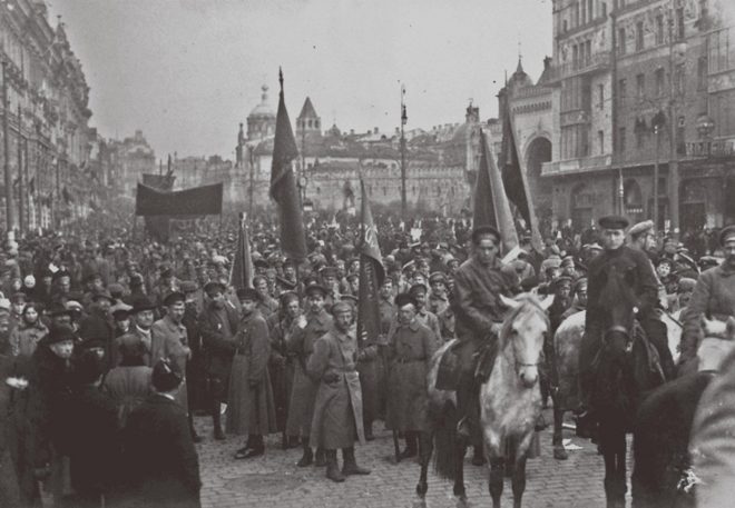 Proslave+ob+1.+obletnici+oktobrske+revolucije+v+Moskvi+%28foto%3AProfimedia%29