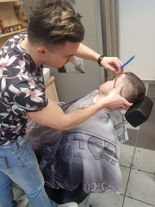 Britje+in+stri%C5%BEenje+brade+je+te%C5%BEje+kot+stri%C5%BEenje+las%2C+saj+gre+za+povsem+druga%C4%8Dno+strukturo+dlak.