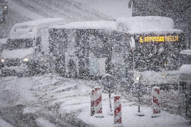AMZS+svetuje%2C+da+vas+zima+ne+bo+presenetila+%28foto%3AProfimedia%29