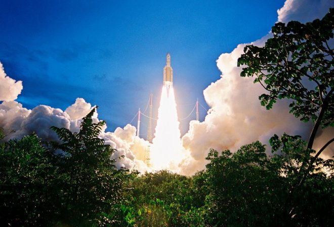 Raketo+so+izstrelili+z+izstreli%C5%A1%C4%8Da+Kourou+v+Francoski+Gvajani+%28foto%3AProfimedia%29