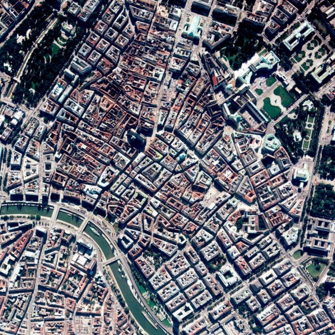 Dunaj%2C+kot+ga+vidi+satelit+Ikonos+%28foto%3AProfimedia%29