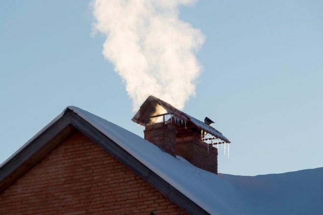 Ogrevanje+na+trda+goriva+je+eden+najve%C4%8Djih+onesna%C5%BEevalcev+zraka+%28foto%3AProfimedia%29