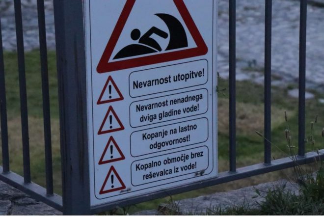 Opozorila+na+obmo%C4%8Dju+Kajak+centra.%0A