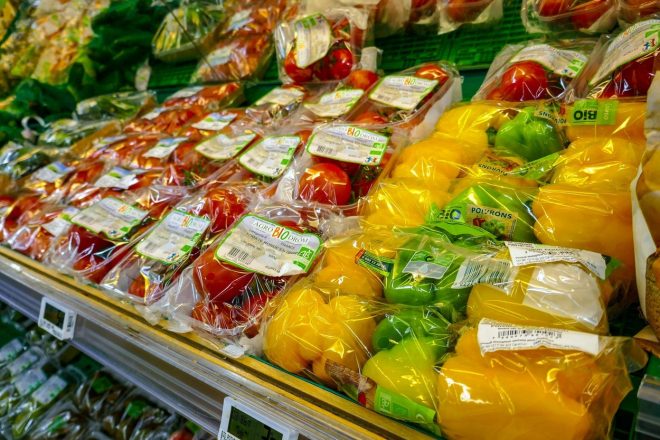 Na%C5%A1e+nakupne+navade+mo%C4%8Dno+vplivajo+na+koli%C4%8Dino+zavr%C5%BEene+hrane+%28foto%3AProfimedia%29