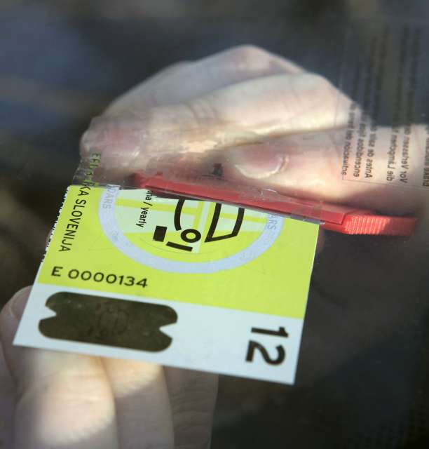 Kmalu+nam+ve%C4%8D+ne+bo+treba+praskati+vinjet+s+stekla+%28foto%3ASTA%29