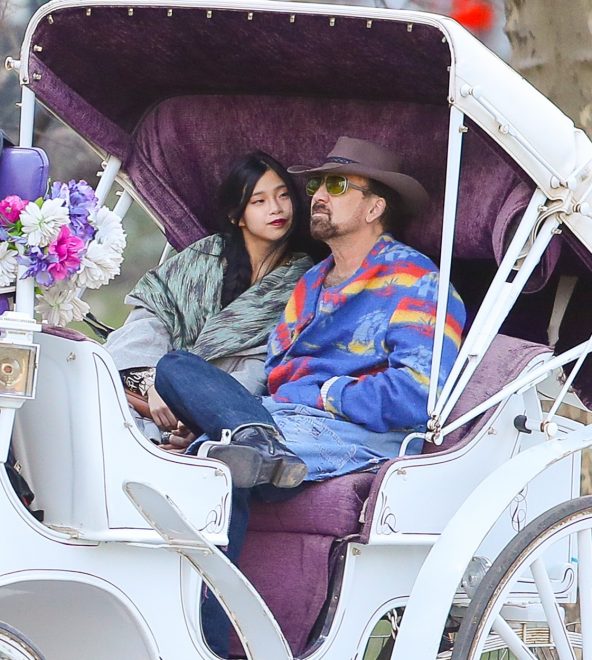 Nicolas+Cage+z+dekletom+Riko+Shibata+%2Ffoto%3AProfimedia