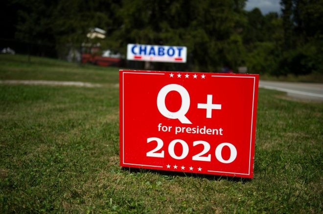 Teorija+zarote+QAnon+odkrito+podpira+Trumpa+%28foto%3AProfimedia%29