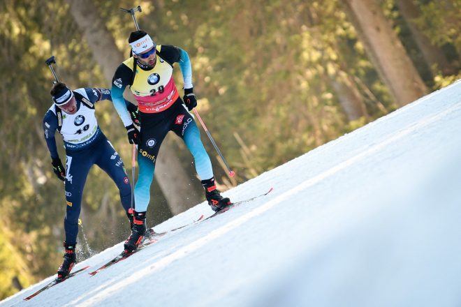 Martin+Fourcade+%28desno%29+in+Dominik+Windisch+na+svetovnem+pokalu+v+Pokljuki+lani+%2F+Profimedia