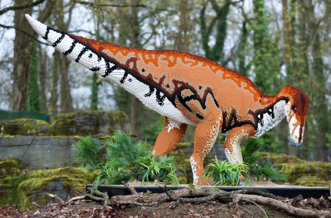 Dinozaver+Tethyshadros+iz+lego+kock+%2F+Profimedia