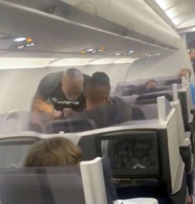 Mike+Tyson+prebutal+potnika+na+letalu+%2F+Profimedia