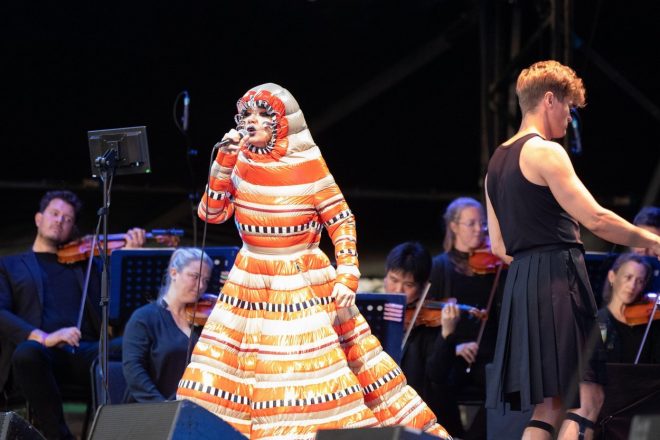 Bjork+opozarja+na+okoljski+vpliv+glasbenih+festivalov+in+turnej+%2F+Profimedia