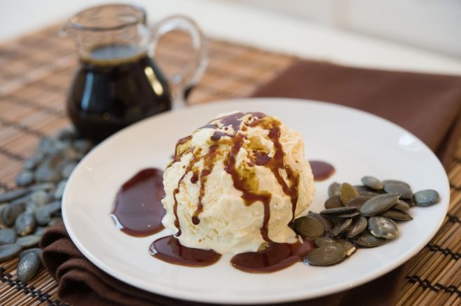 Sanjska+kombinacija%3A+vanilijev+sladoled+z+bu%C4%8Dnim+oljem+%2F+Profimedia