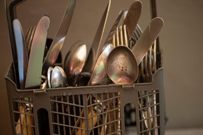 Kakovostni+no%C5%BEi+ne+sodijo+v+pomivalni+stroj+skupaj+s+priborom+%2F+Profimedia